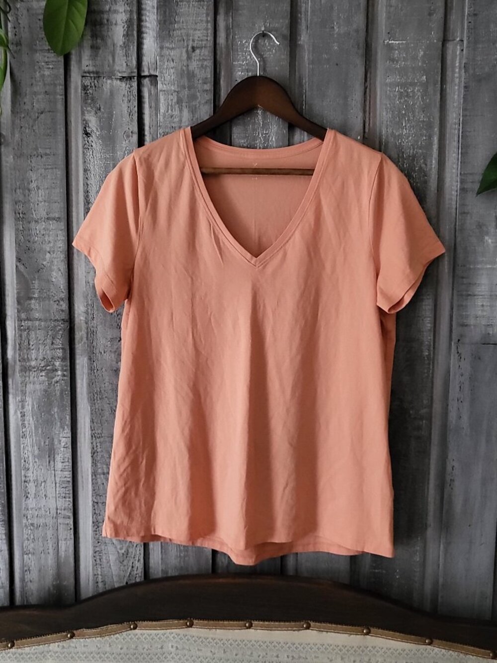Peach Coral V-Neck Semi-Fitted T-Shirt L
